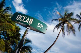 Stra&szlig;enschild vom Ocean Drive in South Beach, Miami.