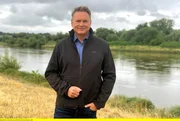 Axel Bulthaupt an der Elbe. Axel Bulthaupt an der Elbe.