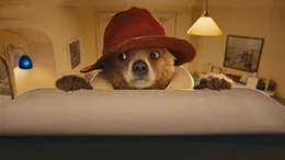 Ein peruanischer B&auml;r landet auf der Suche nach einem Zuhause auf dem Bahnhof Paddington in London.  +++ Die Verwendung des sendungsbezogenen Materials ist nur mit dem Hinweis und Verlinkung auf RTL+ gestattet. +++