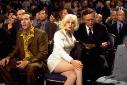 Nur zum Vergn&uuml;gen besucht der Cop Rick Santoro (Nicolas Cage, l.) einen Boxkampf in der "Casino Arena" von Atlantic City. Noch hat er keine Ahnung, dass es kein Zufall ist, dass sich die Blondine Julia Costello (Carla Gugino, 2.v.r.) neben den ebenfalls anwesenden Verteidigungsminister Charles Kirkland (Joel Fabiani, r.) setzt ...