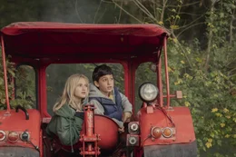 Jola (Lotte Engels) und Finn (Miran Selcuk) wollen ans Meer.