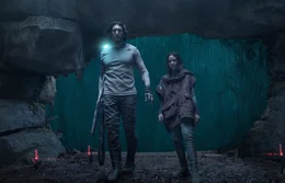 Mills (Adam Driver) und Koa (Ariana Greenblatt)