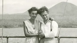Dore Strauch und Dr. Friedrich Ritter an Bord der Yacht ihres M&auml;zens. Florena, 3. Januar 1932.