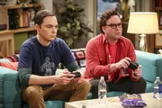 Sheldon (Jim Parsons, l.); Leonard (Johnny Galecki, r.) Sheldon (Jim Parsons, l.); Leonard (Johnny Galecki, r.)