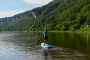 Leben an der Elbe
S&auml;chsische Schweiz
Wanderf&uuml;hrerin Kristin Arnold paddelt nach Feierabend auf der Elbe.