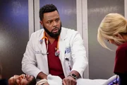 Chicago Med
Staffel 7
Folge 14
Jerod Haynes als Terrell Walker, Guy Lockard als Dr. Dylan Scott, Kirsten Hager als Dr. Stevie Hammer
SRF/NBC Universal