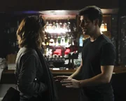Delilah Dixon (Stephanie Szostak) und Eddie Saville (David Giuntoli)
