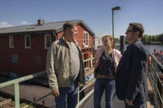 Die Lübecker Ermittler Finn Kiesewetter (Sven Martinek, l.), Nina Weiss (Julia Schäfle) und Lars Englen (Ingo Naujoks, r.) haben einen neuen Fall . Alexander Hoffmann wurde in seinem Haus am Wasser niedergestochen und tödlich verletzt. Die Lübecker Ermittler Finn Kiesewetter (Sven Martinek, l.), Nina Weiss (Julia Schäfle) und Lars Englen (Ingo Naujoks, r.) haben einen neuen Fall . Alexander Hoffmann wurde in seinem Haus am Wasser niedergestochen und tödlich verletzt.