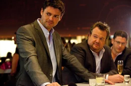 An sexuellen Abenteuern interessiert: Vincent (Karl Urban, li.) mit seinen Freunden Marty (Eric Stonestreet) und Luke (Wentworth Miller).