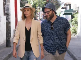 Charlotte Field (Charlize Theron, l.); Fred Flarsky (Seth Rogen, r.)