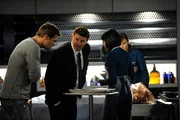 (v.l.n.r.) Walter Sherman (Geoff Stults); Booth (David Boreanaz); Cam (Tamara Taylor); Brennan (Emily Deschanel)