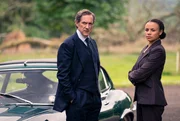 Kate Miskin (Carlyss Peer, re.) und Adam Dalgliesh (Bertie Carvel, li.). Kate Miskin (Carlyss Peer, re.) und Adam Dalgliesh (Bertie Carvel, li.).