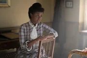 Peggy Scott (Den&eacute;e Benton)