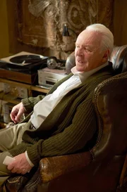 Anthony (Anthony Hopkins) versucht seine Krankheit zu &uuml;berspielen.