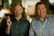 L-R: Mitchell Pritchett (Jesse Tyler Ferguson), Cameron Tucker (Eric Stonestreet).