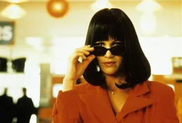 Mama Cortez (Carla Gugino) unterwegs in geheimer Mission.