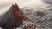Organische Moleküle aus der Atmosphäre könnten die rote Färbung der Berge auf Pluto hervorrufen. Organische Moleküle aus der Atmosphäre könnten die rote Färbung der Berge auf Pluto hervorrufen.