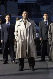 Ein eiskalter Chef: Brassel (Laurence Fishburne). Aber ist er auch ein Verr&auml;ter?