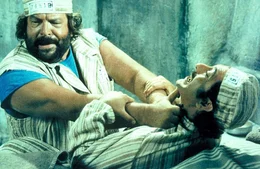 Im Gef&auml;ngnis trifft Joe (Bud Spencer, l.) auf seinen alten Widersacher Manuel (Mario Scarpetta, r.). In gewohnter Manier rechnet er mit ihm ab ...