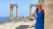Die Akropolis oberhalb der verschachtelten Altstadt von Lindos ist das Ziel fast aller Touristen und Touristinnen auf Rhodos &ndash; und auch das von Tamina Kallert.