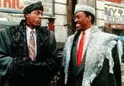 Semmi (Arsenio Hall, l.) ist entt&auml;uscht, als Akeem (Eddie Murphy, r.) ihm sagt, dass sie auf jeglichen Luxus verzichten m&uuml;ssen.