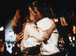 Haben bei der aufregenden Schatzsuche auch viel Spa&szlig; miteinander: Joan (Kathleen Turner, li.) und Jack (Michael Douglas, re.).
