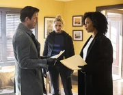 (v.l.n.r.) Remy Scott (Dylan McDermott); Nina Chase (Shantel VanSanten); Sheryll Barnes (Roxy Sternberg)