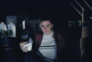 Malcolm (Frankie Muniz) haust auf dem Dachboden seiner Freundin, weil er von zu Hause abgehauen ist.