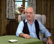 Alois (Peter Steiner).