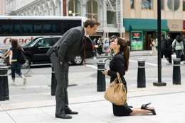 Margaret Tate (Sandra Bullock, r.) versucht alles, damit sie nicht des Landes verwiesen wird - und somit muss ihr Assistent Andrew Paxton (Ryan Reynolds, l.) als Ehemann herhalten ...