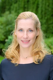 Marion Süßmayr (Astrid Posner).