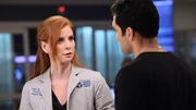 Sind nicht gleicher Meinung: Sarah Rafferty als Dr. Pamela Blake, Dominic Rains als Dr. Crockett Marcel Sind nicht gleicher Meinung: Sarah Rafferty als Dr. Pamela Blake, Dominic Rains als Dr. Crockett Marcel