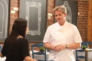 Gordon Ramsay (r.) im mediterranen Restaurant "Sam's Kabob Room" in Monrovia, California, im Einsatz. Die ehemalige Hilfskraft Sam Najarr kaufte das Lokal 1997. Anfangs liefen die Gesch&auml;fte noch gut, doch die Situation verschlechterte sich zunehmend.