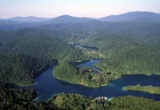 Luftaufnahmen vom Nationalpark Plitvicer Seen in Kroatien.