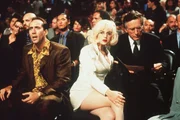 Nur zum Vergn&uuml;gen besucht der Cop Rick Santoro (Nicolas Cage, l.) einen Boxkampf in der "Casino Arena" von Atlantic City. Noch hat er keine Ahnung, dass es kein Zufall ist, dass sich die Blondine Julia Costello (Carla Gugino, 2.v.r.) neben den ebenfalls anwesenden Verteidigungsminister Charles Kirkland (Joel Fabiani, r.) setzt ...