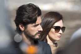 Kommissar Javier Falc&oacute;n (Juan Diego Botto, l.) setzt alles daran, den Sohn seiner Freundin Consuelo (Paz Vega, r.) aus den H&auml;nden seiner Entf&uuml;hrer zu befreien.