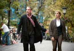 WDR Fernsehen DANN KAM LUCY, Regie Christoph Schrewe, am Samstag (01.06.13) um 20:15 Uhr. Nach dem Verschwinden von Lucy machen Saskia (Julia J&auml;ger) und Alex (Heio von Stetten) sich gemeinsam auf die Suche nach ihr.