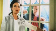 Dr. Ruth Waldner (Dorothee Reize) hat ihren Mann tot aufgefunden. Dr. Stefan Frank (Sigmar Solbach) kommt zu sp&auml;t.