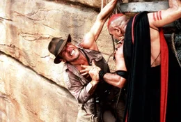 Mola Ram (Amrish Puri, r.), Indy (Harrison Ford, l.)