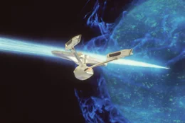 Die Crew der Enterprise versucht die "Gro&szlig;e Barriere" zu durchbrechen. Noch nie zuvor hat jemand das gewaltige Energiefeld durchquert.