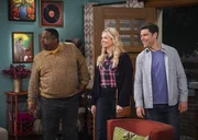 (v.l.n.r.) Calvin Butler (Cedric the Entertainer); Gemma Johnson (Beth Behrs); Dave Johnson (Max Greenfield)