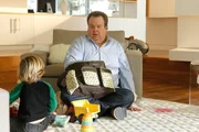 Eric Stonestreet (Cameron Tucker) Eric Stonestreet (Cameron Tucker)