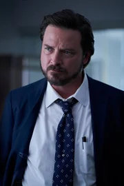 Detective Sergeant Henry Graff (Aden Young)