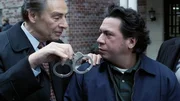 Detective Lennie Briscoe (Jerry Orbach, l.) verhaftet den Verdächtigen Joe Vasquez (Santo Fazio) wegen des Mordes an einer alten Dame. Doch ist er wirklich der Täter? Detective Lennie Briscoe (Jerry Orbach, l.) verhaftet den Verdächtigen Joe Vasquez (Santo Fazio) wegen des Mordes an einer alten Dame. Doch ist er wirklich der Täter?