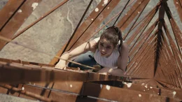 Grace Caroline Currey als Becky Connor