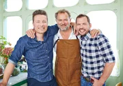 V.l.: Jamie, Hugh Bonneville, Jimmy