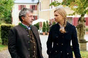 Theresa (Ines Lutz, r.) will nicht zulassen, dass Julius (Michele Oliveri, l.) sich aus der Brauerei zur&uuml;ckzieht.