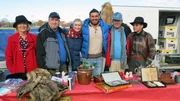 Gruppenbild auf dem Flohmarkt, v.li.n.re.: Luise, Michael, Stefanie, S&uuml;kr&uuml; Pehlivan, Herbert und Silvio