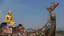 Unterwegs im Goldenen Dreieck: In Chiang Saen treffen sich die L&auml;ndergrenzen von Thailand, Myanmar und Laos inmitten des Mekong-Flusses.