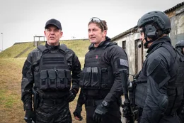 Wade Jennings (Danny Huston, l.), Mike Banning (Gerard Butler, m.).